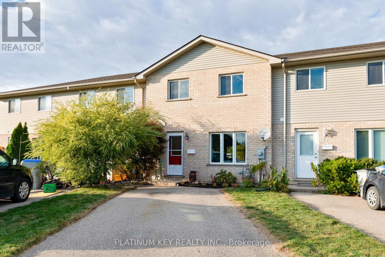19 Katie Lane, Strathroy-Caradoc (Ne), Ontario  N7G 4E5 - Photo 32 - X12460634