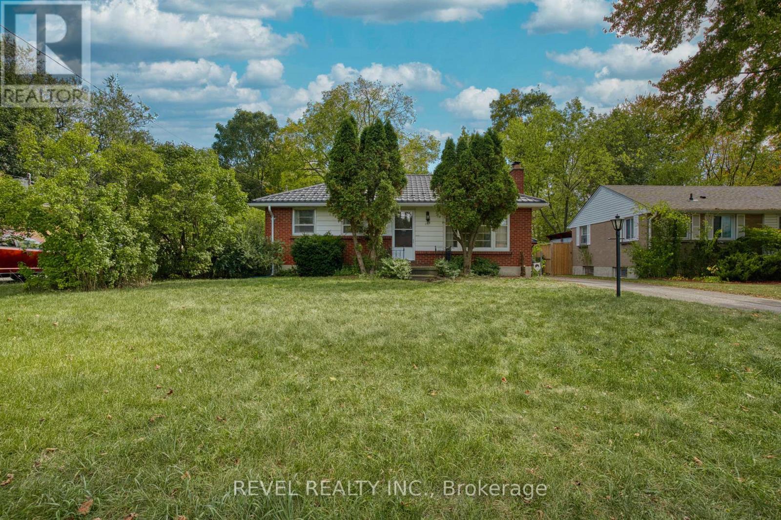 143 Oakside Street, London East, Ontario  N5Y 1E8 - Photo 2 - X12460665
