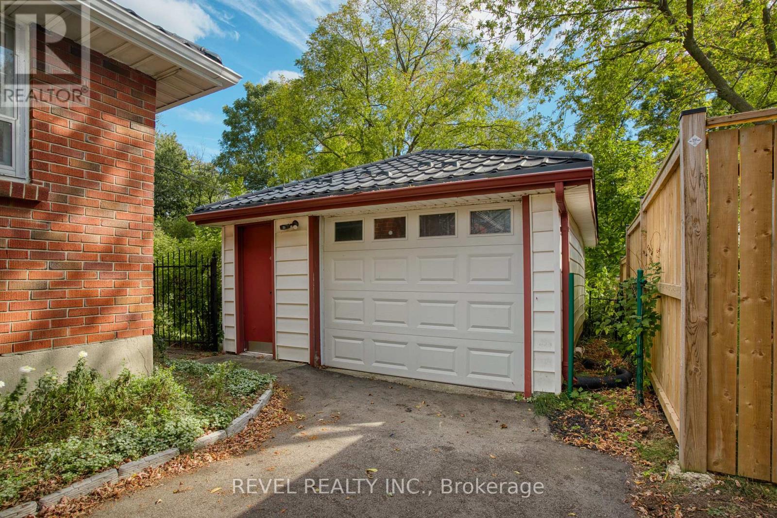 143 Oakside Street, London East, Ontario  N5Y 1E8 - Photo 4 - X12460665