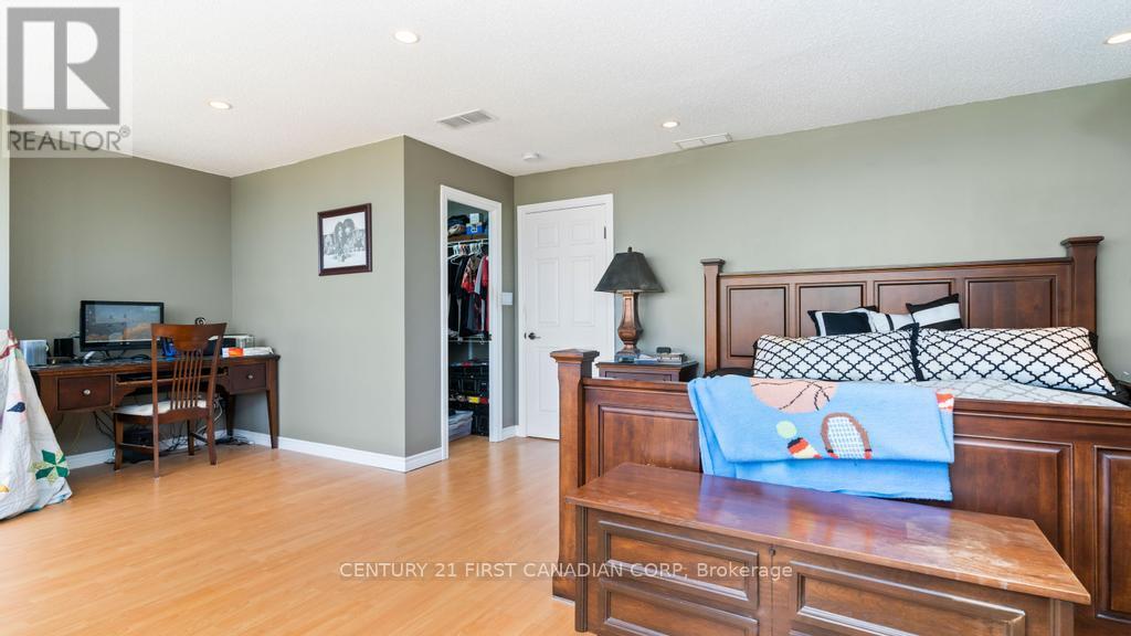 2207 - 389 Dundas Street, London East, Ontario  N6B 3L5 - Photo 18 - X12460723