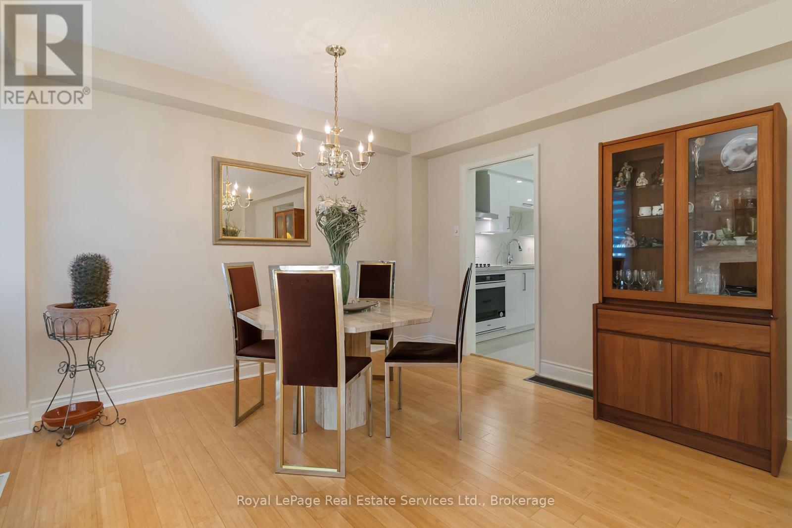 1236 Mccraney Street E, Oakville, Ontario  L6H 4S6 - Photo 11 - W12460591