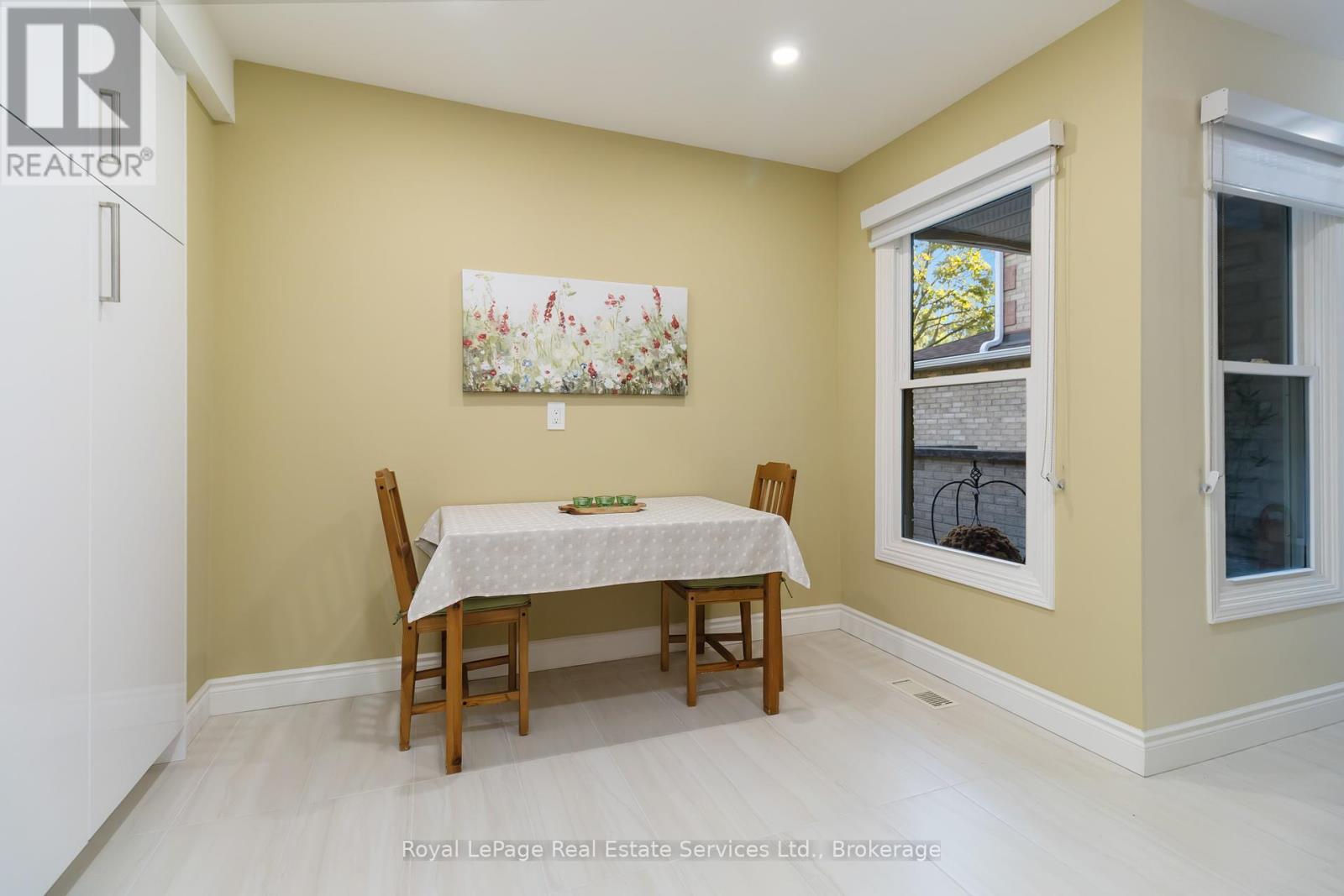 1236 Mccraney Street E, Oakville, Ontario  L6H 4S6 - Photo 16 - W12460591