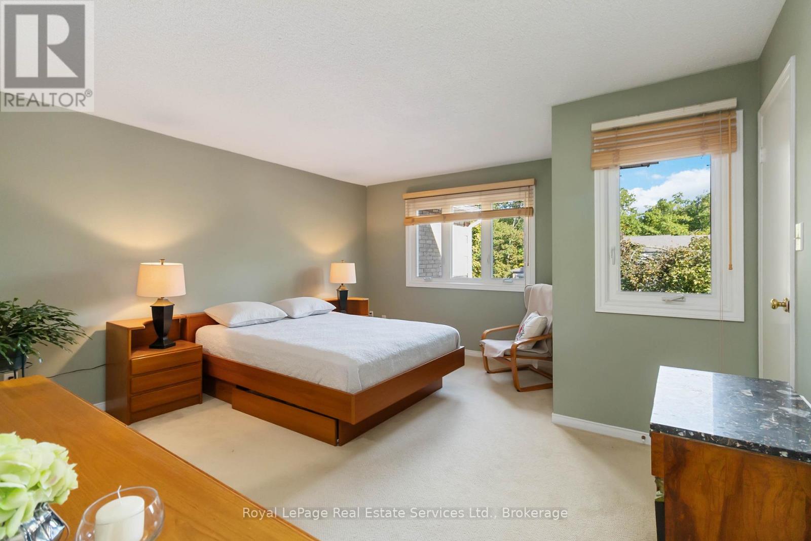 1236 Mccraney Street E, Oakville, Ontario  L6H 4S6 - Photo 22 - W12460591