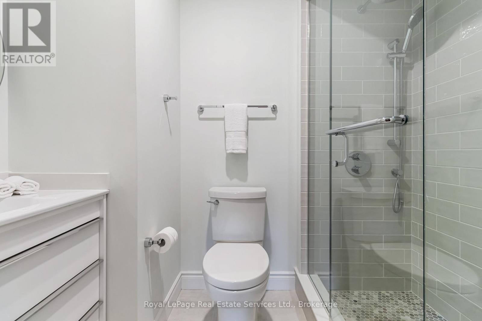 1236 Mccraney Street E, Oakville, Ontario  L6H 4S6 - Photo 24 - W12460591