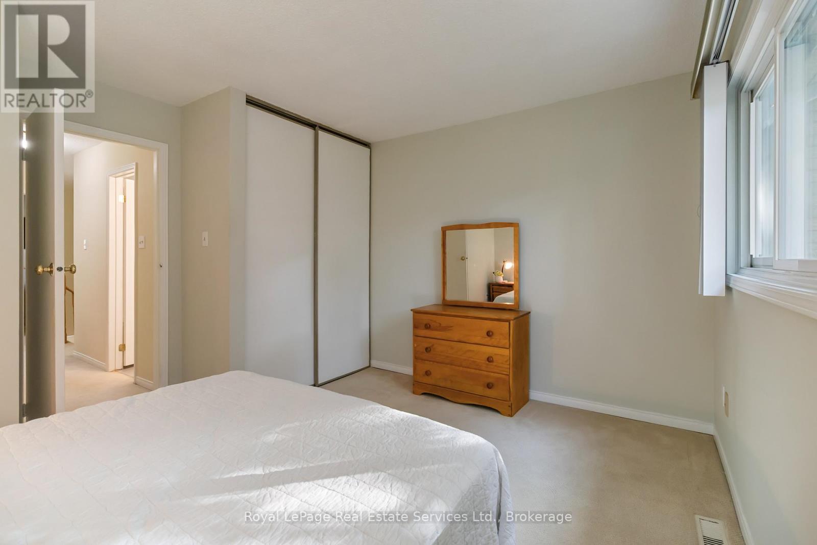 1236 Mccraney Street E, Oakville, Ontario  L6H 4S6 - Photo 26 - W12460591