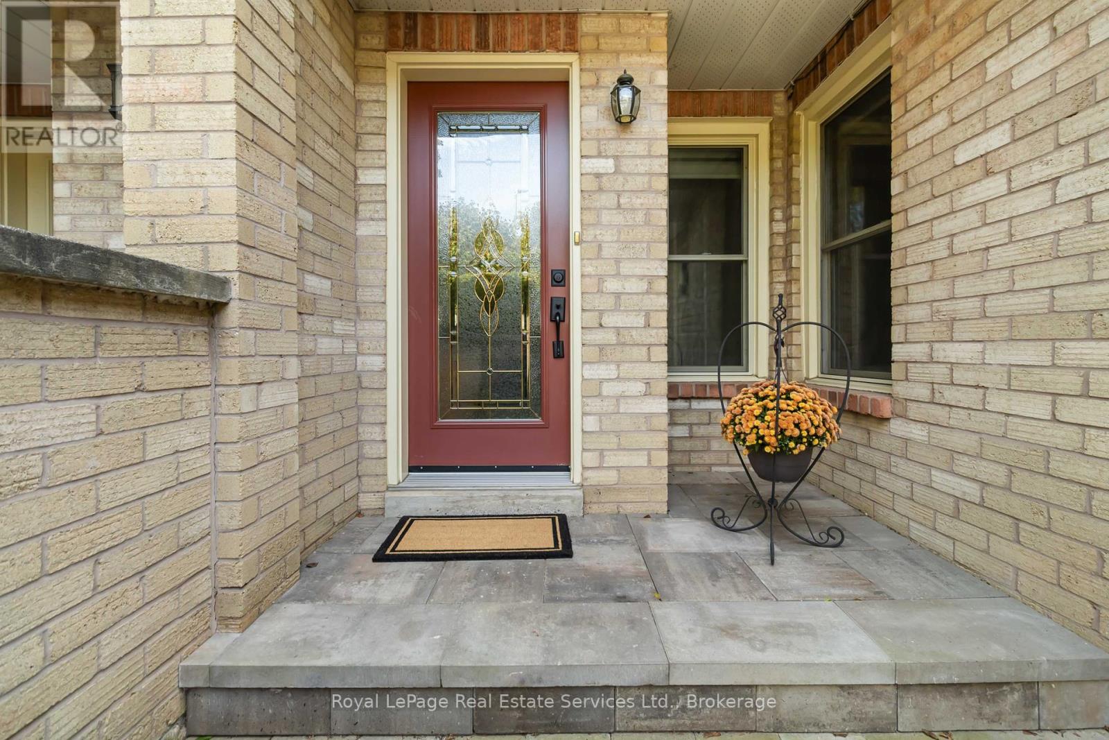 1236 Mccraney Street E, Oakville, Ontario  L6H 4S6 - Photo 4 - W12460591