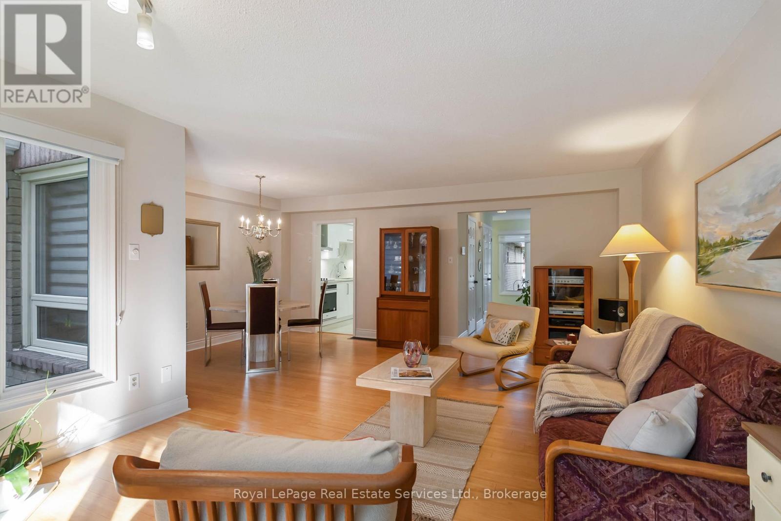 1236 Mccraney Street E, Oakville, Ontario  L6H 4S6 - Photo 9 - W12460591