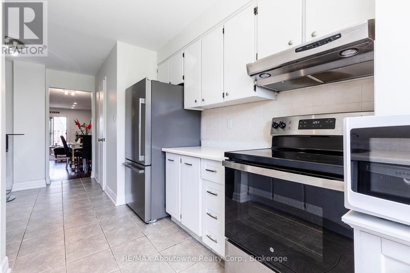 1443 Zante Court N, Mississauga, Ontario  L5J 4M4 - Photo 10 - W12460644