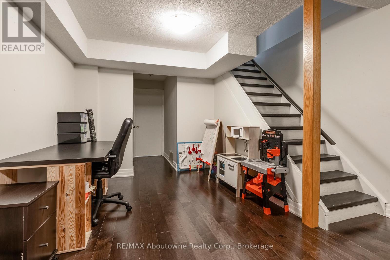 1443 Zante Court N, Mississauga, Ontario  L5J 4M4 - Photo 16 - W12460644