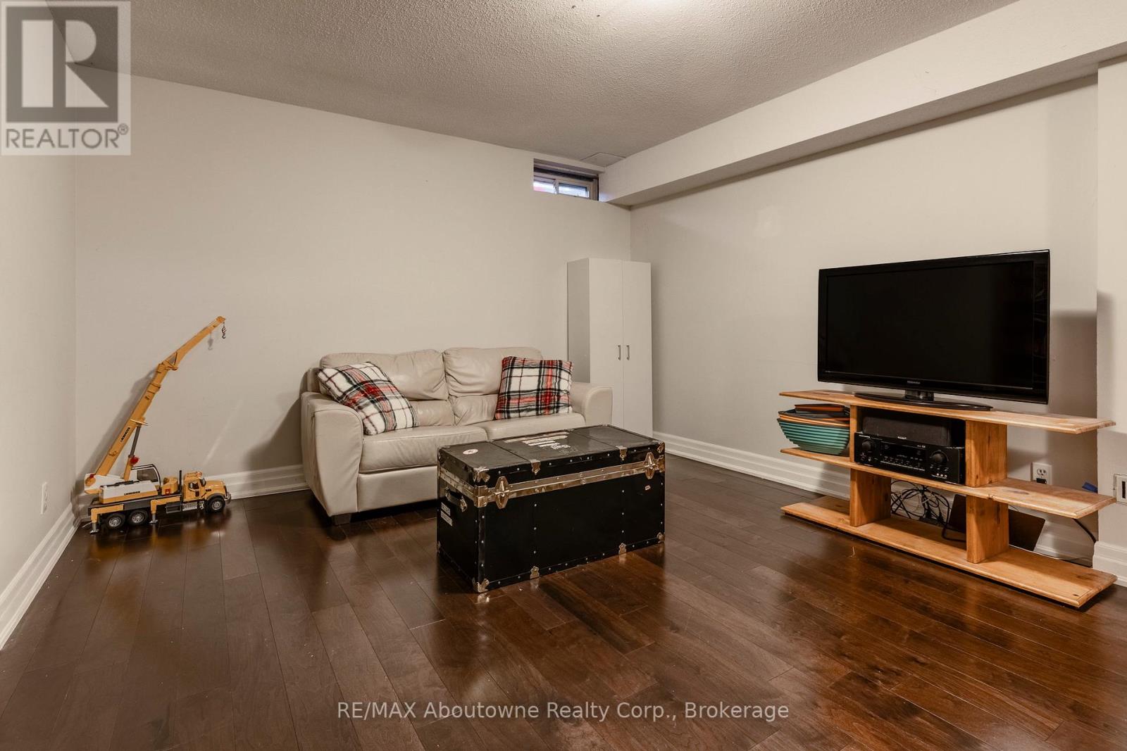 1443 Zante Court N, Mississauga, Ontario  L5J 4M4 - Photo 17 - W12460644