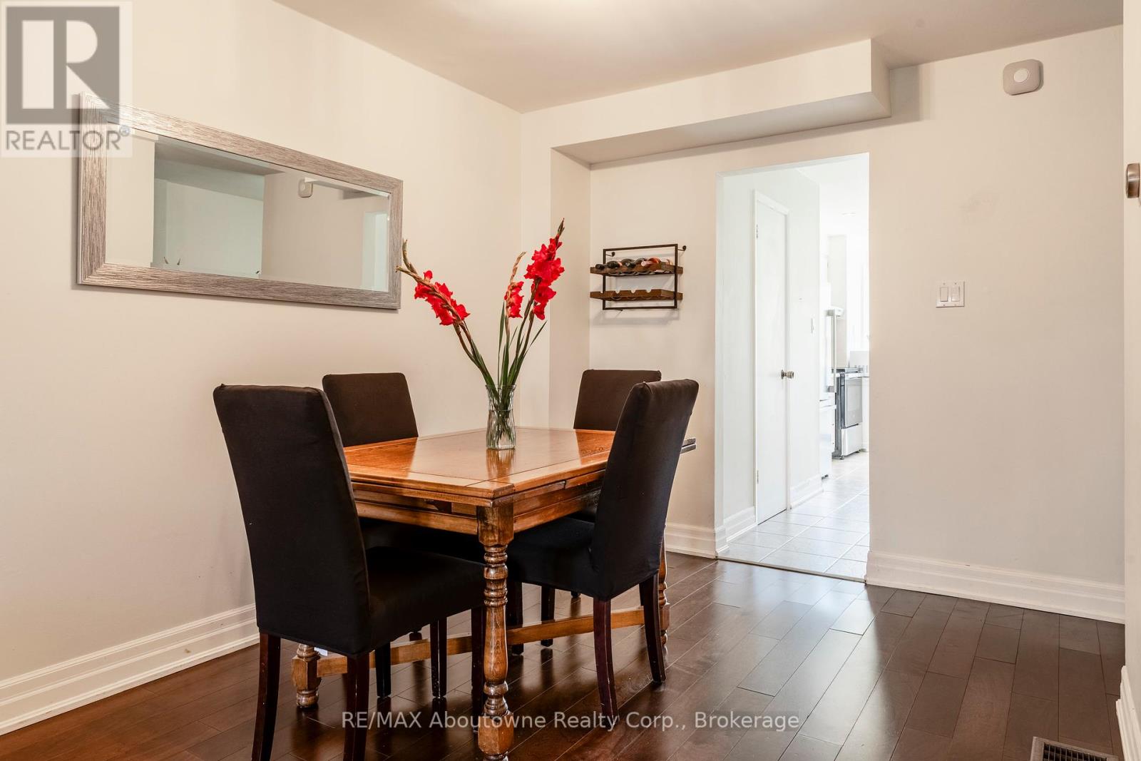 1443 Zante Court N, Mississauga, Ontario  L5J 4M4 - Photo 6 - W12460644