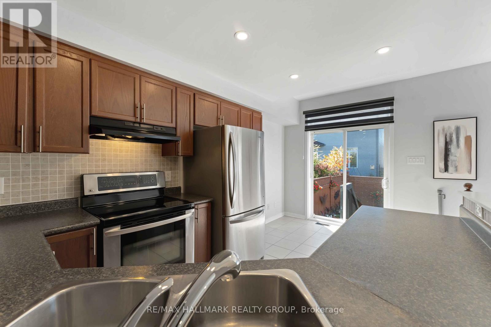 104 Esterbrook Drive, Ottawa, Ontario  K1W 0A9 - Photo 13 - X12460730