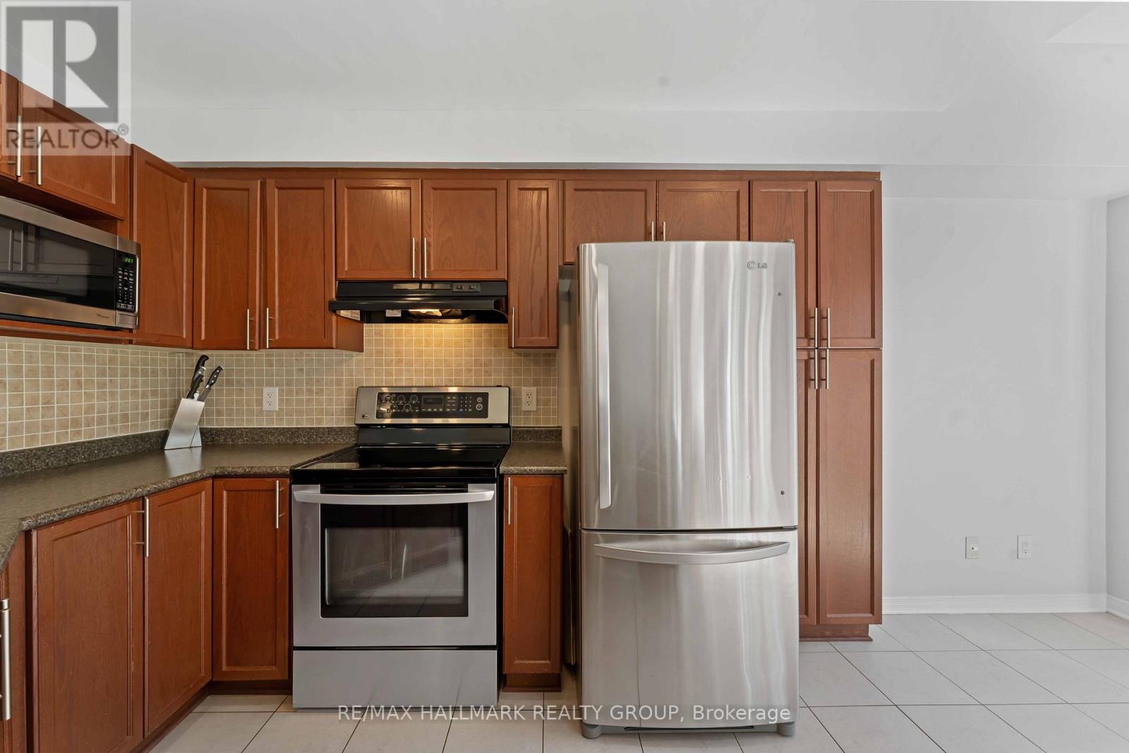 104 Esterbrook Drive, Ottawa, Ontario  K1W 0A9 - Photo 14 - X12460730