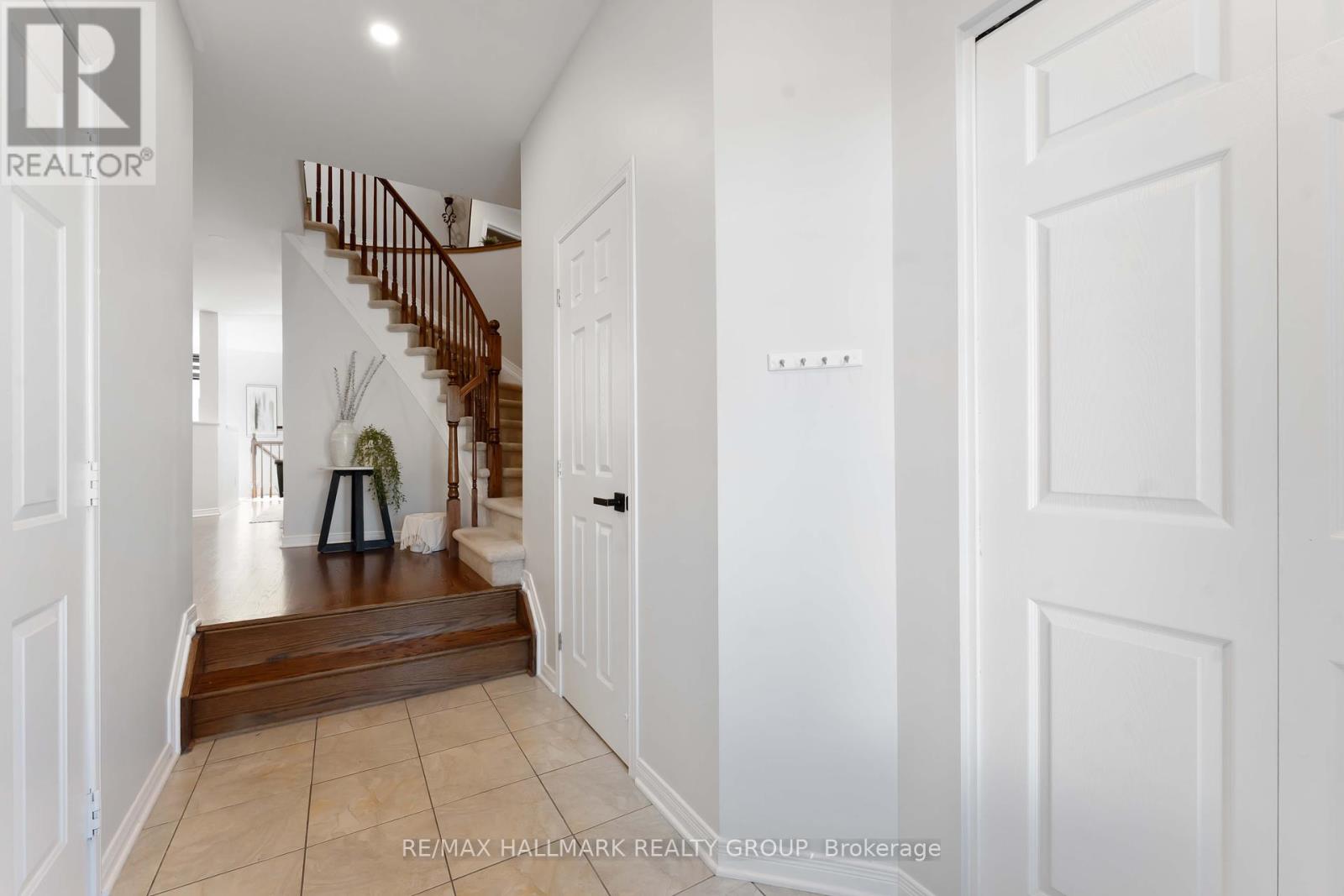 104 Esterbrook Drive, Ottawa, Ontario  K1W 0A9 - Photo 3 - X12460730