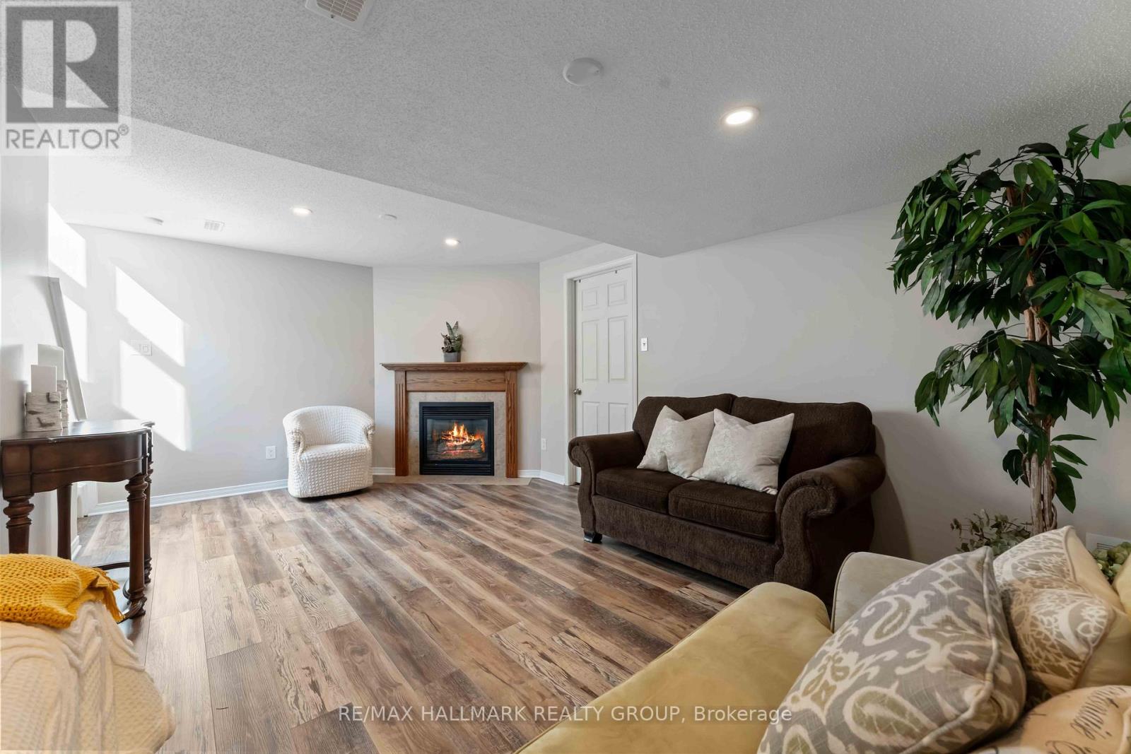 104 Esterbrook Drive, Ottawa, Ontario  K1W 0A9 - Photo 38 - X12460730