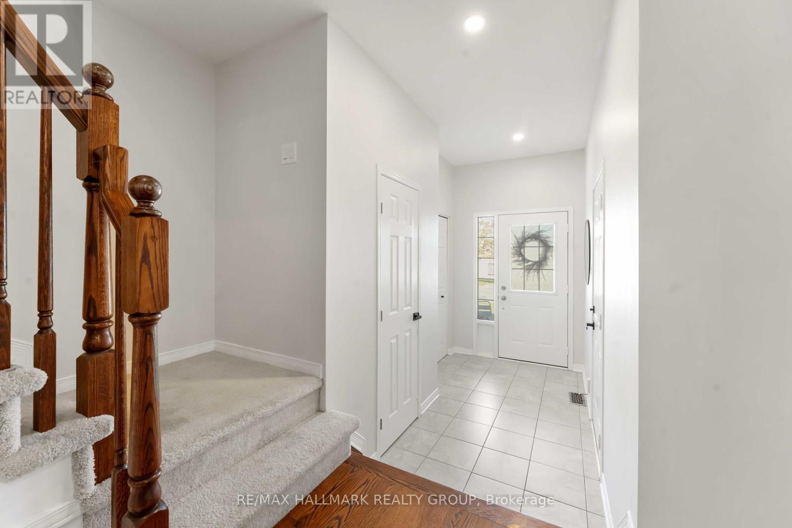 104 Esterbrook Drive, Ottawa, Ontario  K1W 0A9 - Photo 4 - X12460730