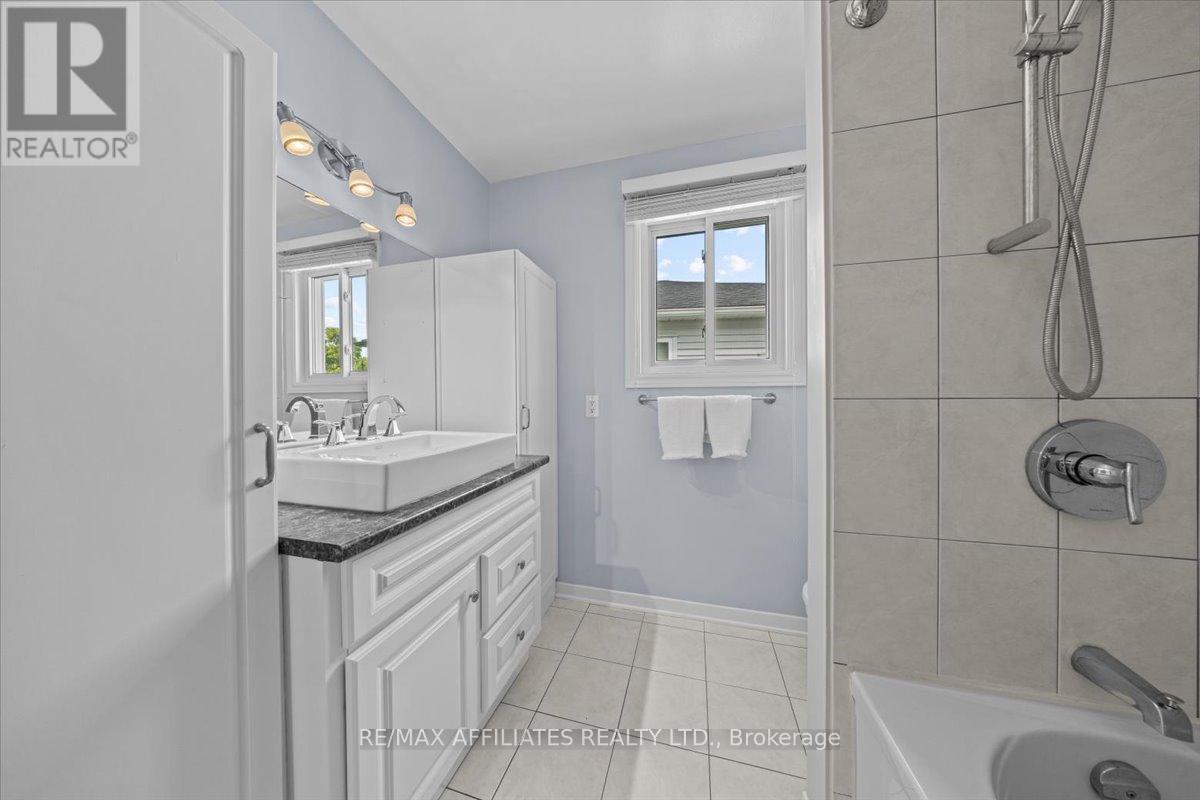 605 Falwyn Crescent, Ottawa, Ontario  K4A 2B4 - Photo 30 - X12460733