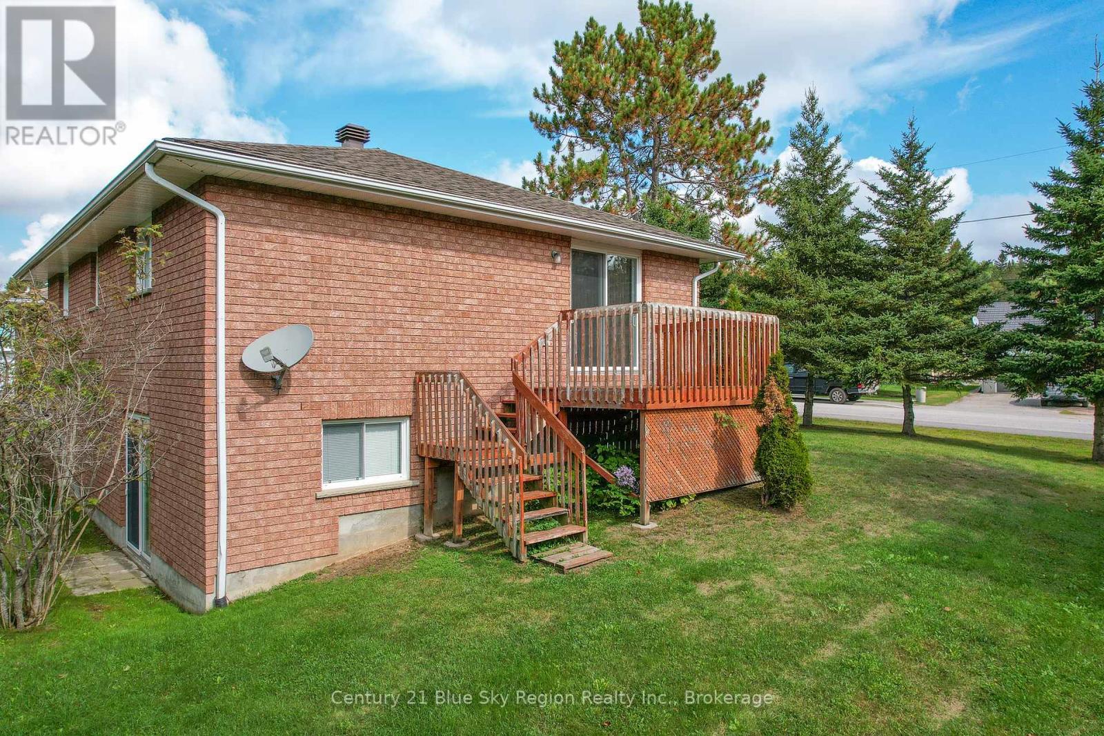 363 Main Street, Powassan, Ontario  P0H 0A4 - Photo 4 - X12460580