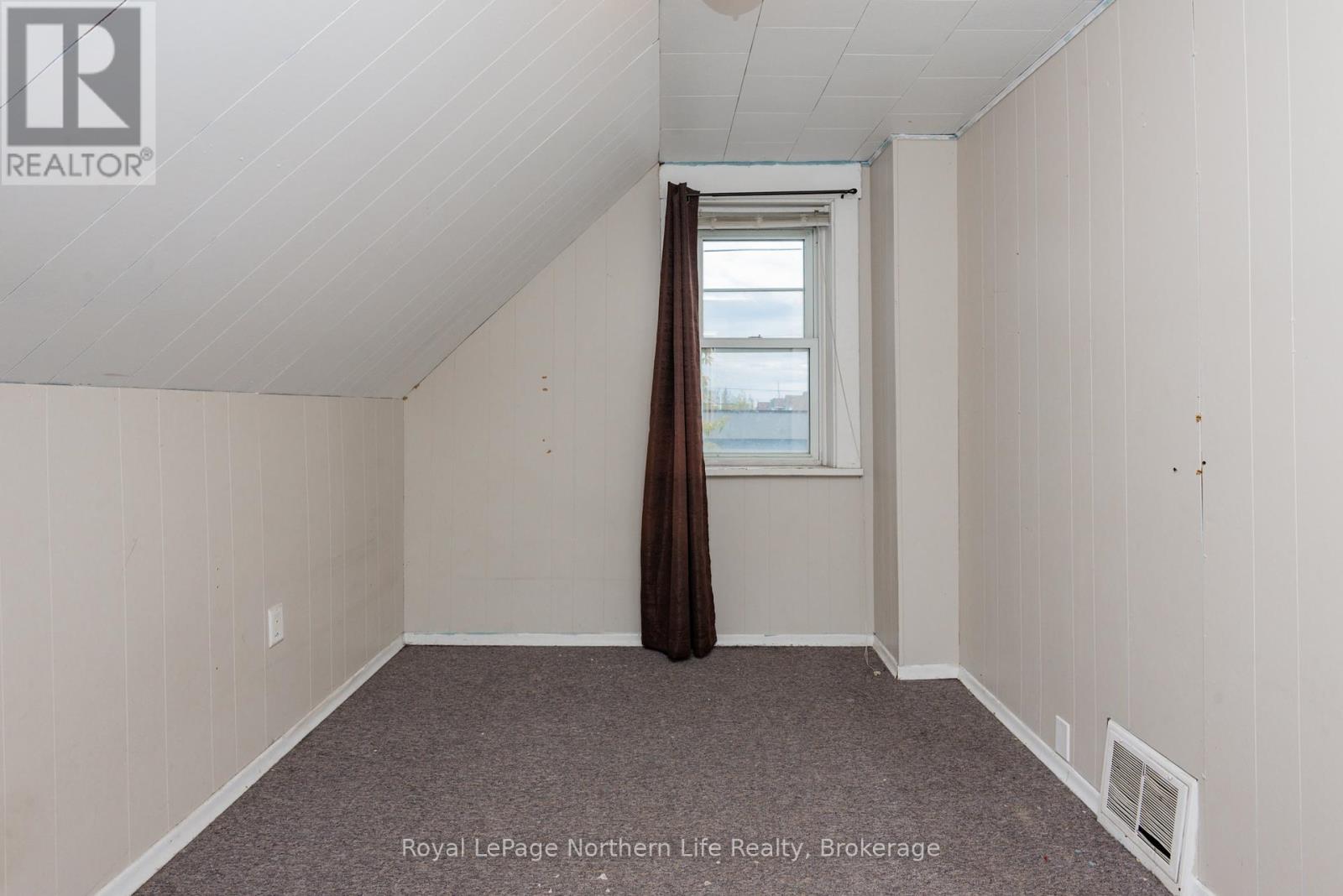 346 John Street, North Bay, Ontario  P1B 2M5 - Photo 14 - X12460711