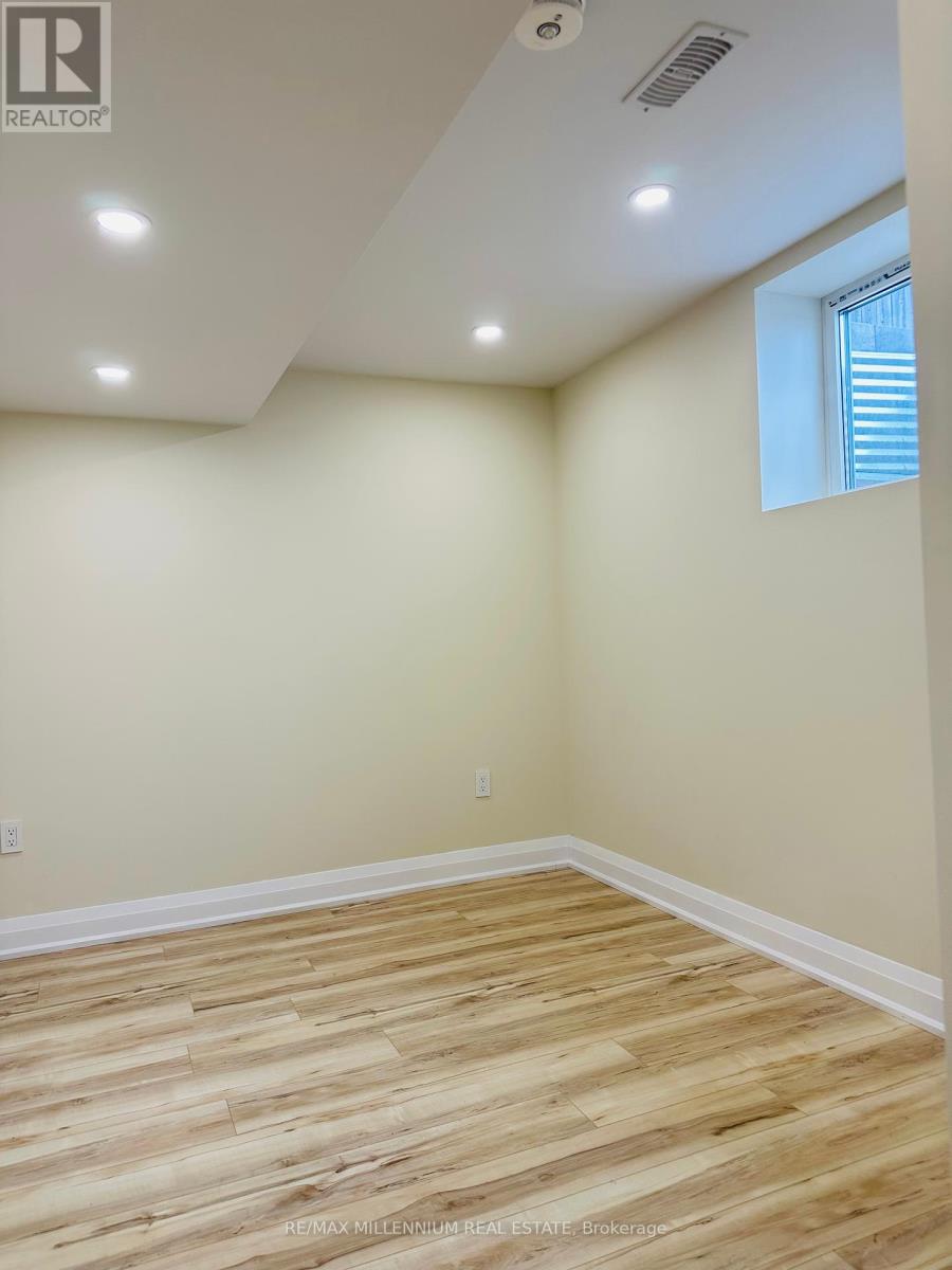 49 Rutherford Road, Bradford West Gwillimbury, Ontario  L3Z 0L2 - Photo 2 - N12460477