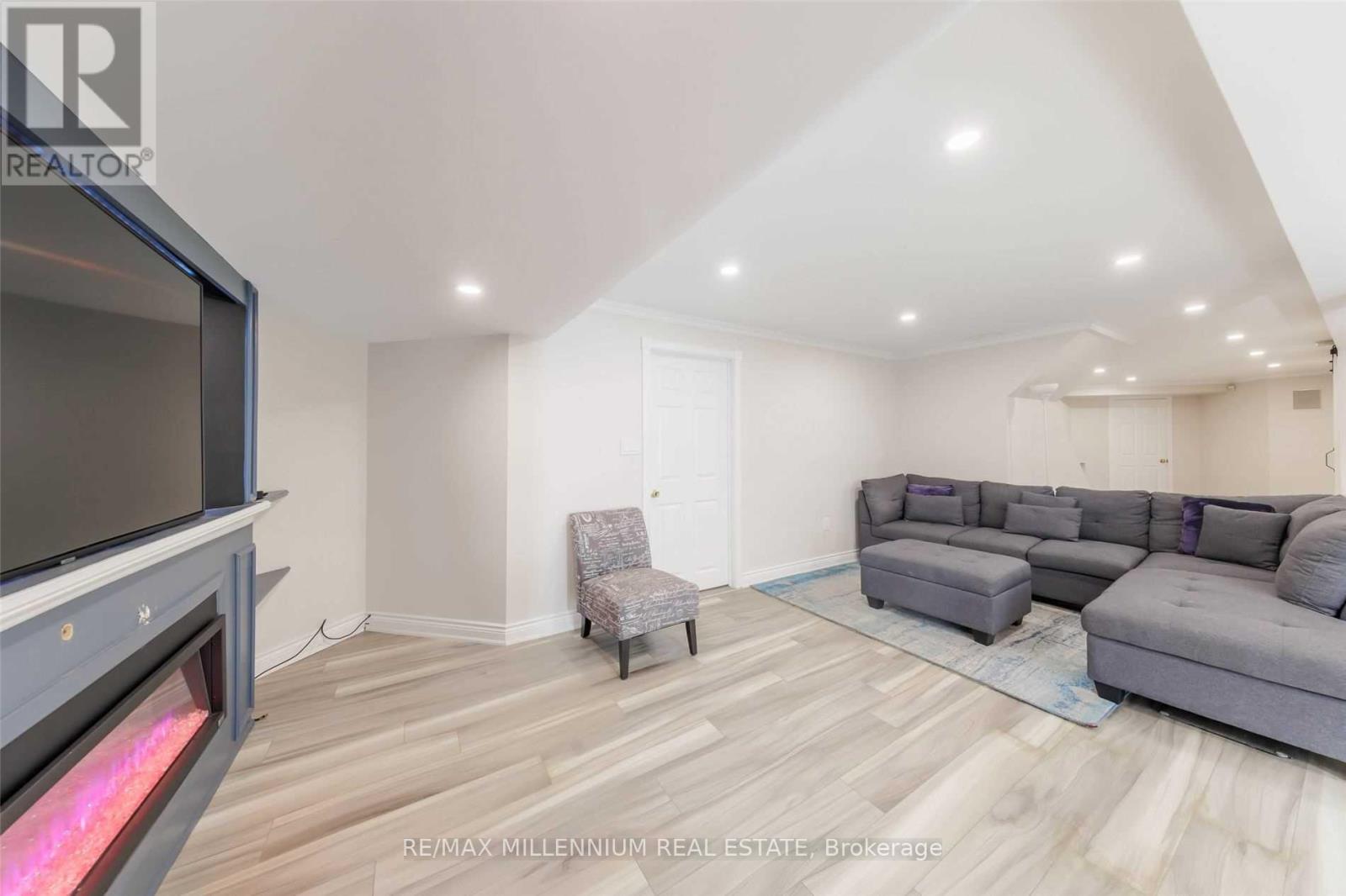 Lower - 101 Loma Vista Drive, Vaughan, Ontario  L4J 7S2 - Photo 11 - N12460497