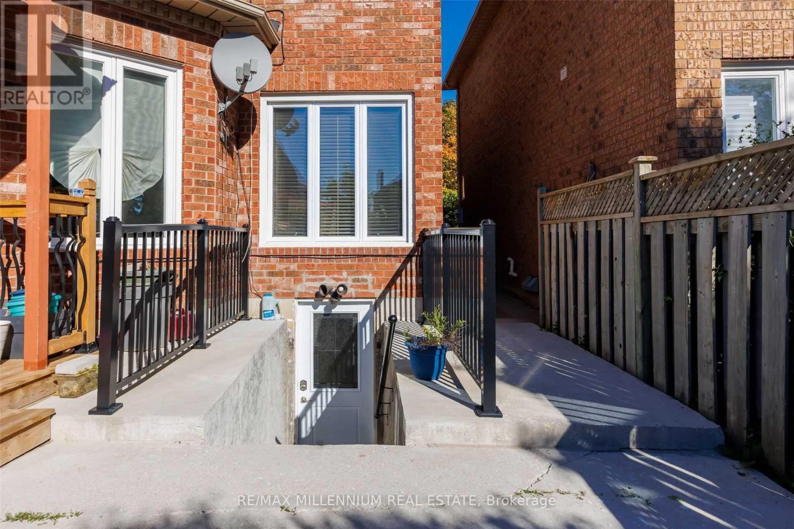 Lower - 101 Loma Vista Drive, Vaughan, Ontario  L4J 7S2 - Photo 3 - N12460497