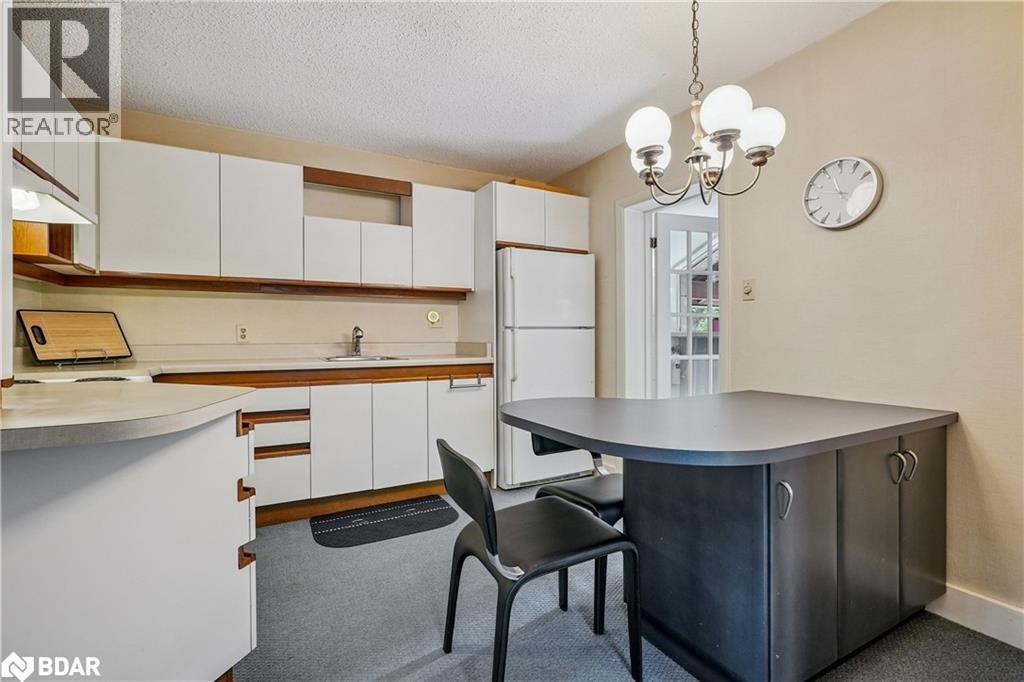 57 East 36th Street, Hamilton, Ontario  L8V 3Y8 - Photo 4 - 40778404