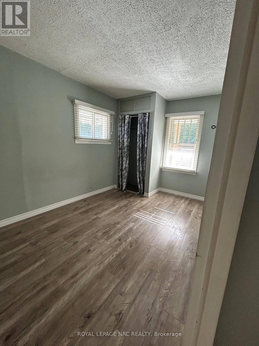 116 Pleasant Avenue, St. Catharines, Ontario  L2R 1Y2 - Photo 12 - X12460681