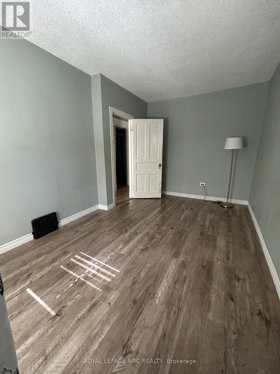 116 Pleasant Avenue, St. Catharines, Ontario  L2R 1Y2 - Photo 13 - X12460681
