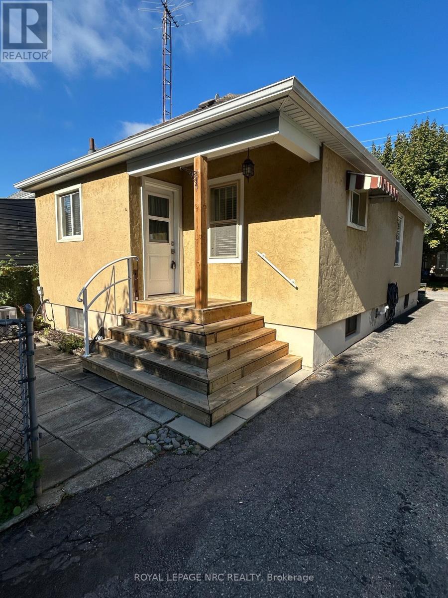 116 Pleasant Avenue, St. Catharines, Ontario  L2R 1Y2 - Photo 5 - X12460681