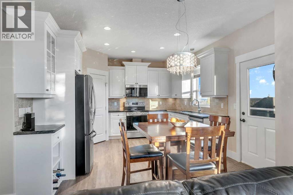 137 Heritage Bay, Cochrane, Alberta  T4C 0L5 - Photo 10 - A2263291