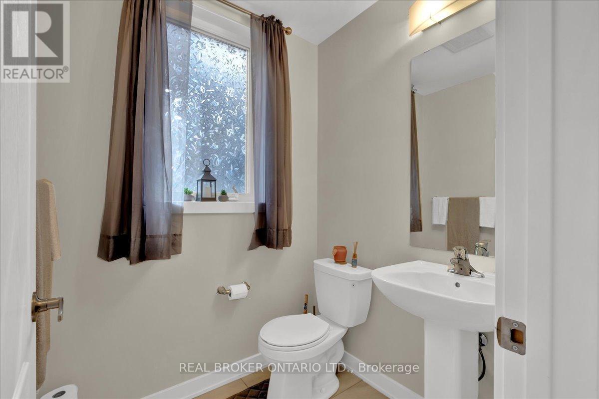 73 Stern Drive, Welland, Ontario  L3B 0M3 - Photo 5 - X12336328