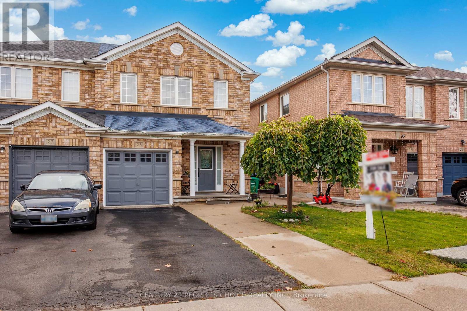 25 Trumpet Valley Boulevard, Brampton, Ontario  L7A 3P4 - Photo 2 - W12460491