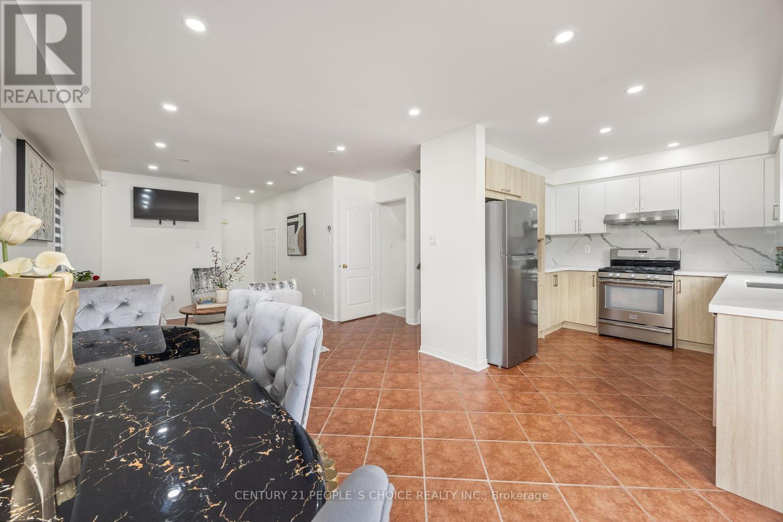 25 Trumpet Valley Boulevard, Brampton, Ontario  L7A 3P4 - Photo 9 - W12460491