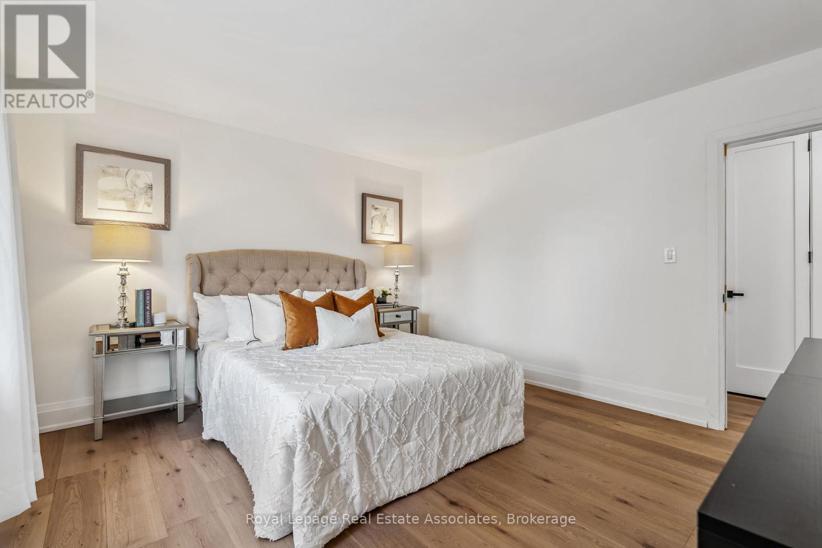 20 Suburban Drive, Mississauga (Streetsville), Ontario  L5N 1G5 - Photo 19 - W12460499