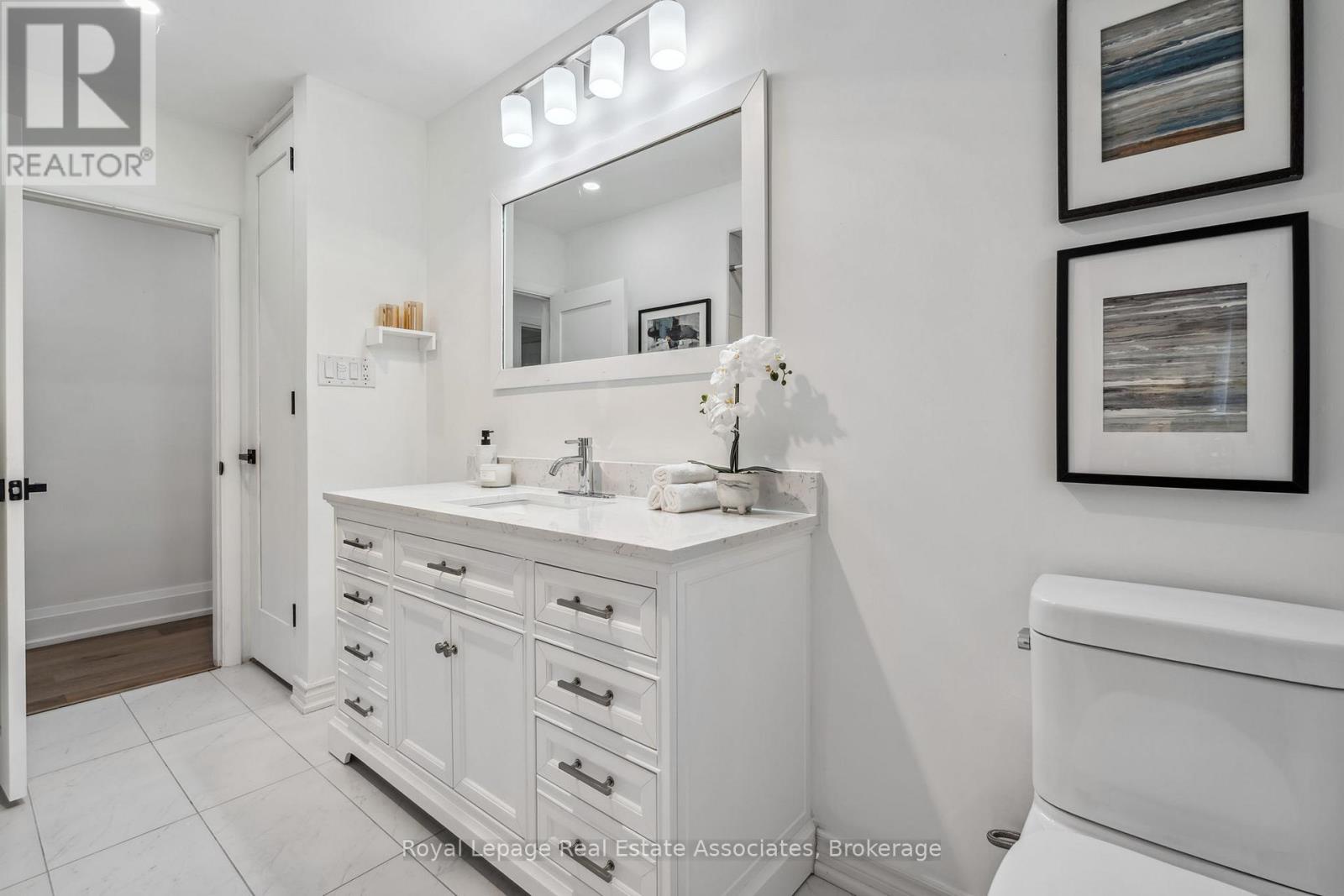 20 Suburban Drive, Mississauga (Streetsville), Ontario  L5N 1G5 - Photo 21 - W12460499