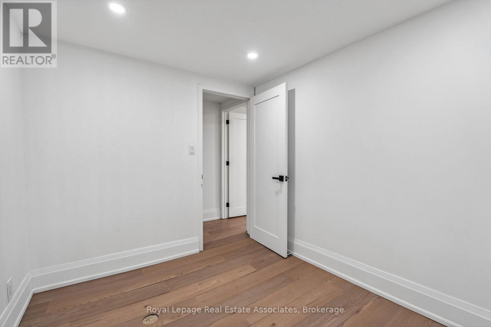 20 Suburban Drive, Mississauga (Streetsville), Ontario  L5N 1G5 - Photo 39 - W12460499