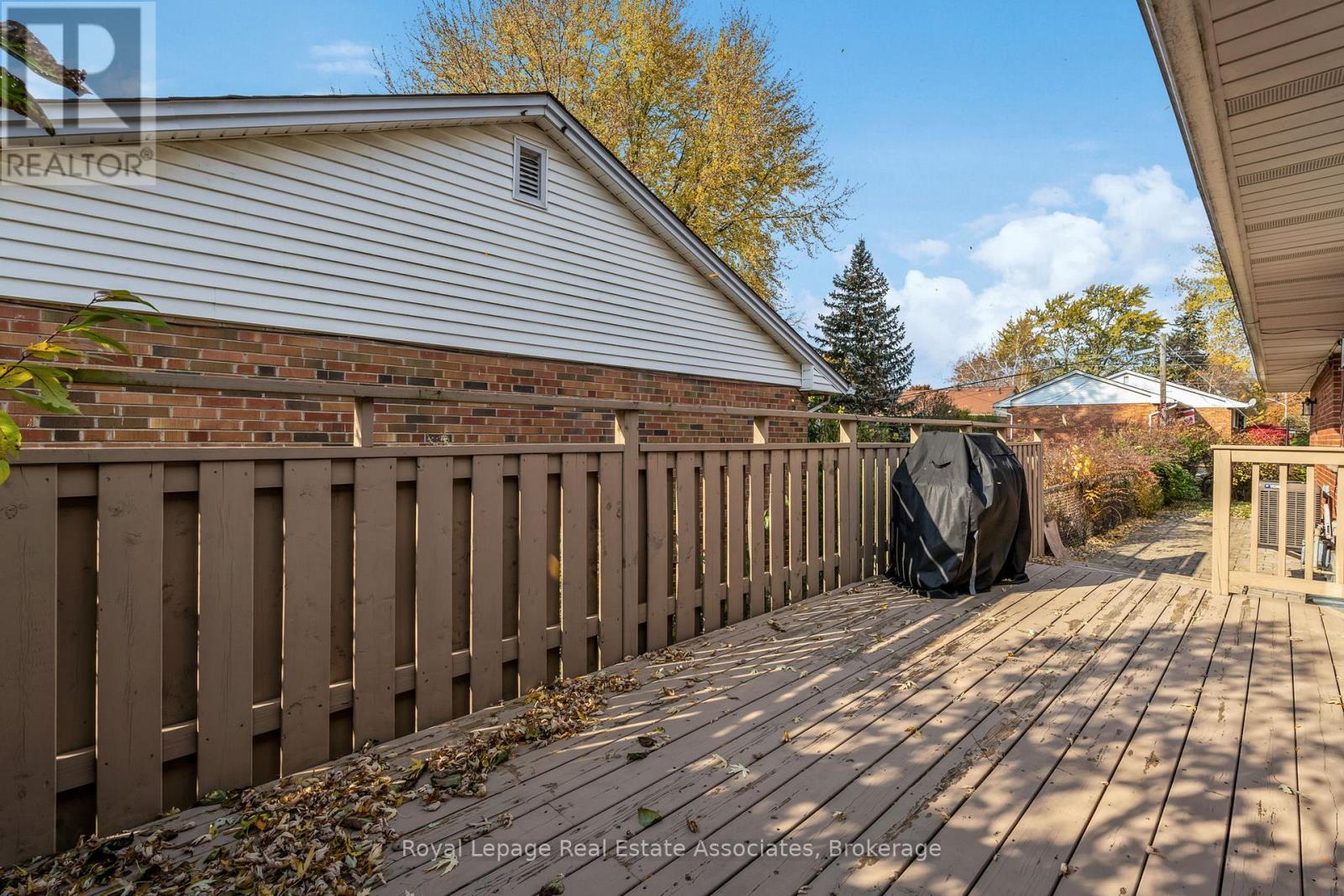 20 Suburban Drive, Mississauga (Streetsville), Ontario  L5N 1G5 - Photo 42 - W12460499