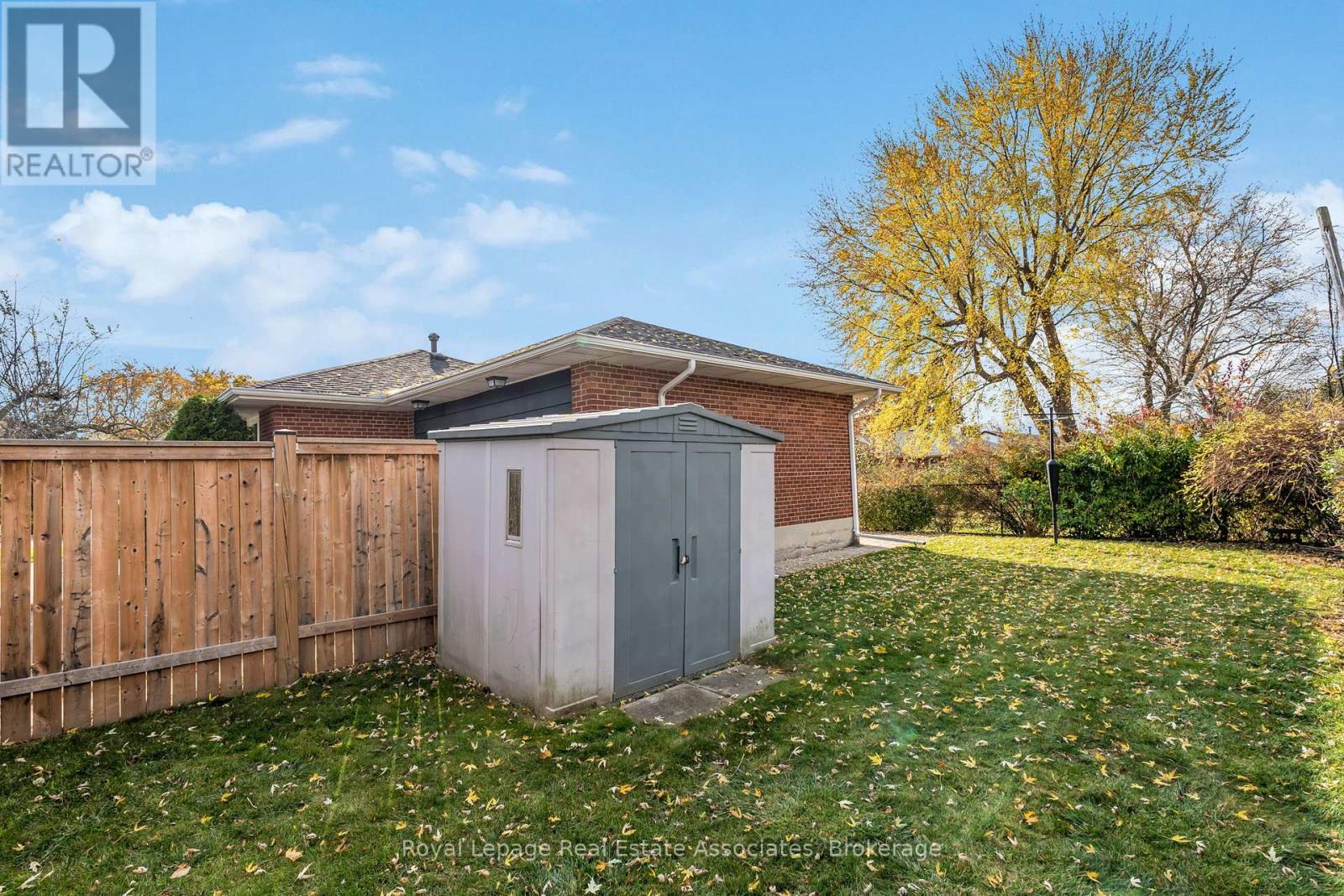 20 Suburban Drive, Mississauga (Streetsville), Ontario  L5N 1G5 - Photo 46 - W12460499