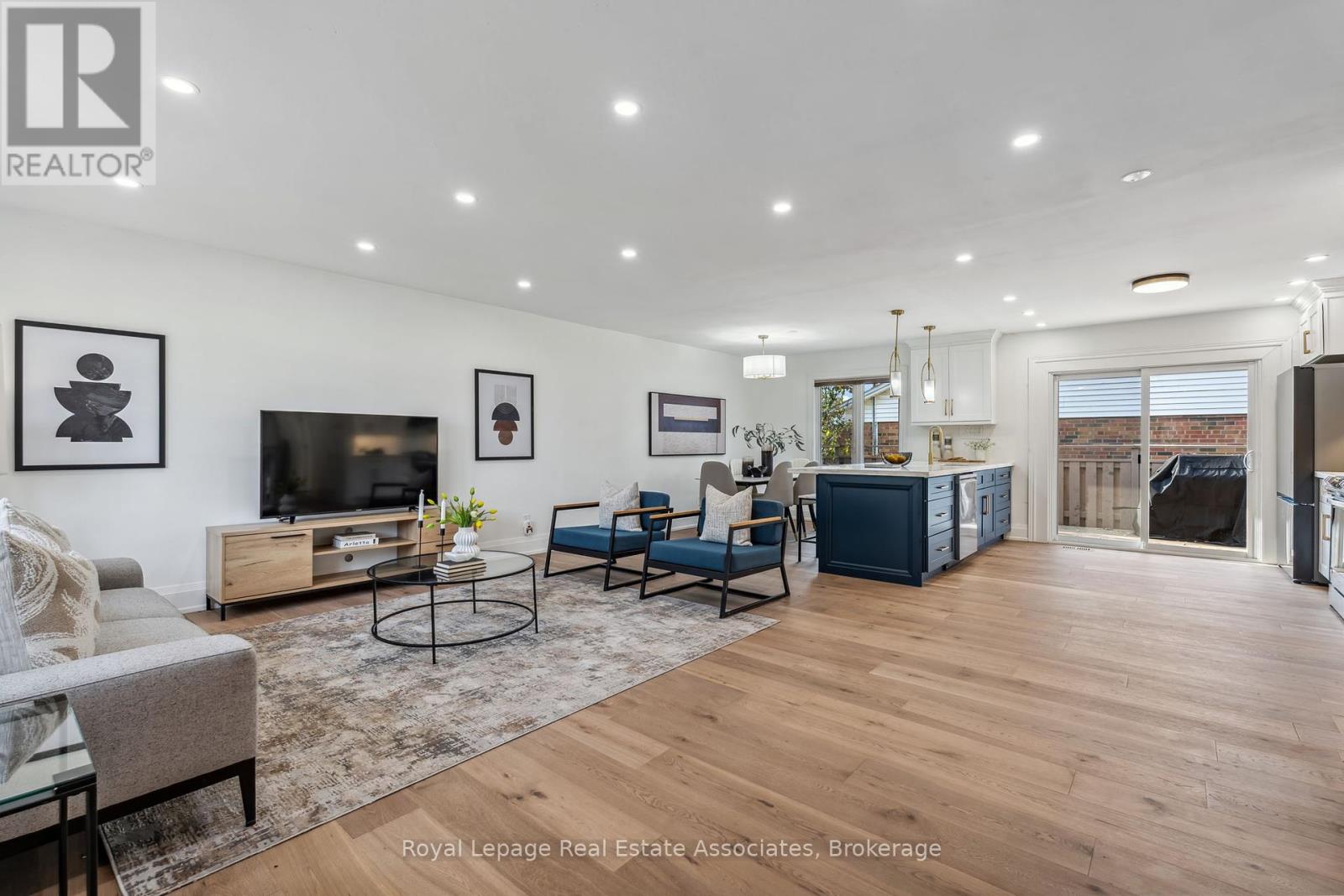 20 Suburban Drive, Mississauga (Streetsville), Ontario  L5N 1G5 - Photo 7 - W12460499
