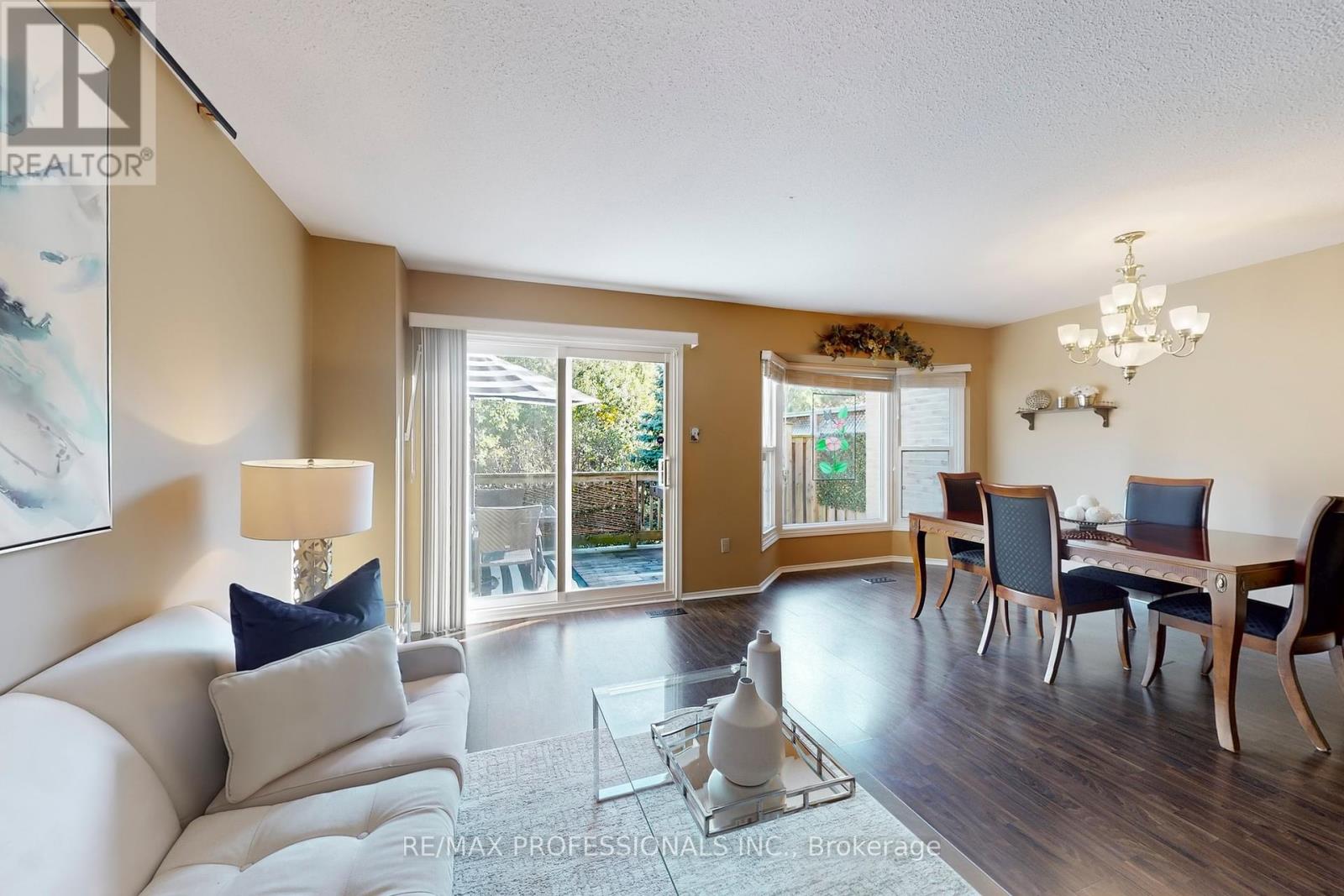 46 Tamarack Circle, Toronto, Ontario  M9P 3T9 - Photo 10 - W12460505