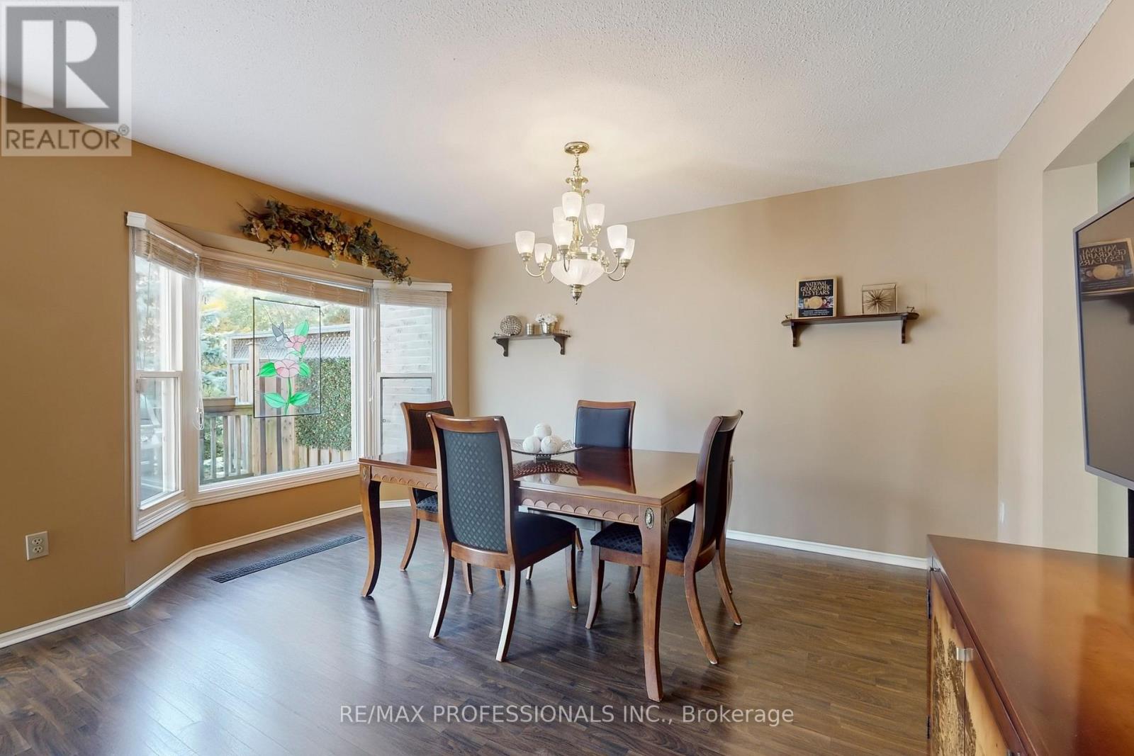 46 Tamarack Circle, Toronto, Ontario  M9P 3T9 - Photo 13 - W12460505