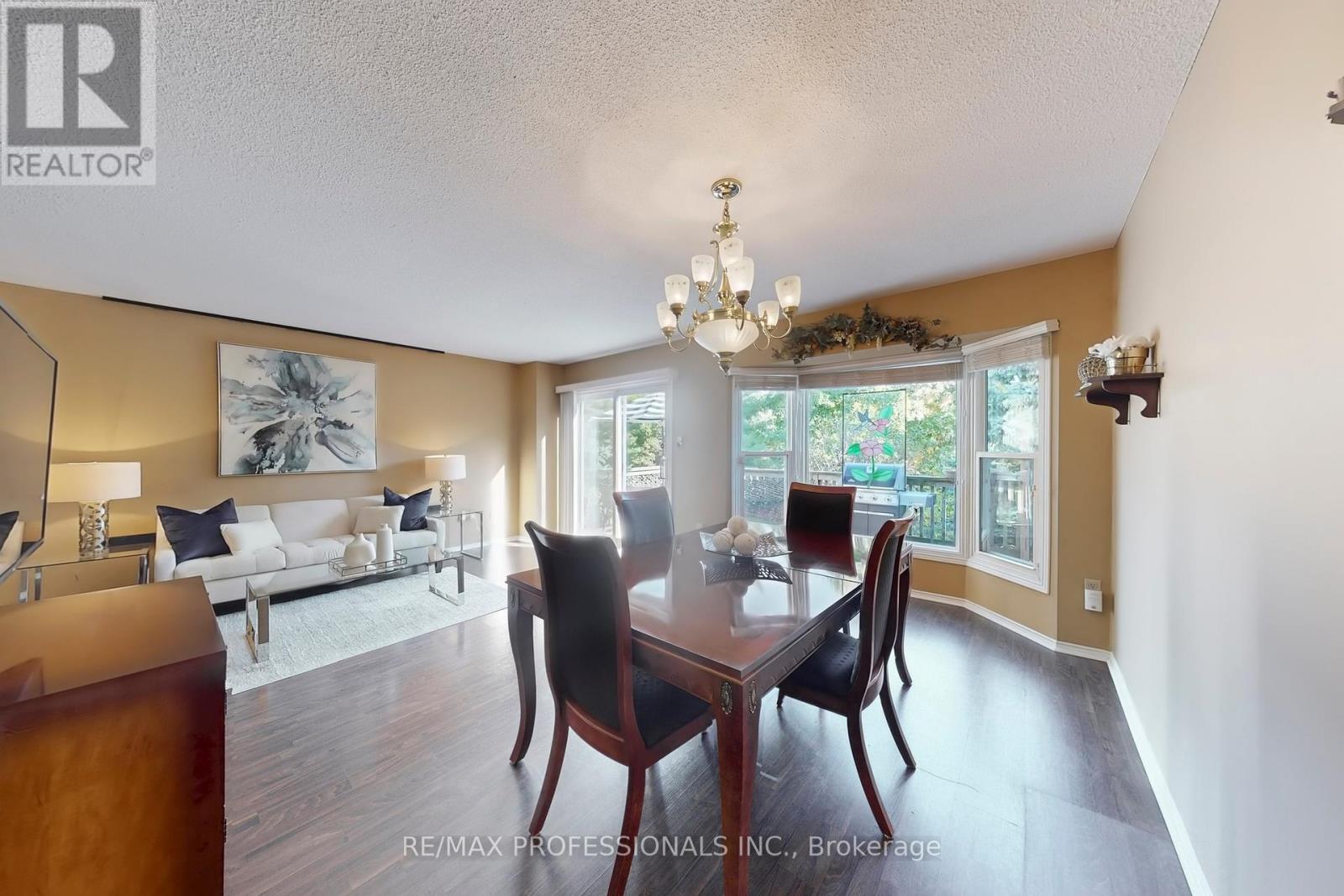46 Tamarack Circle, Toronto, Ontario  M9P 3T9 - Photo 14 - W12460505