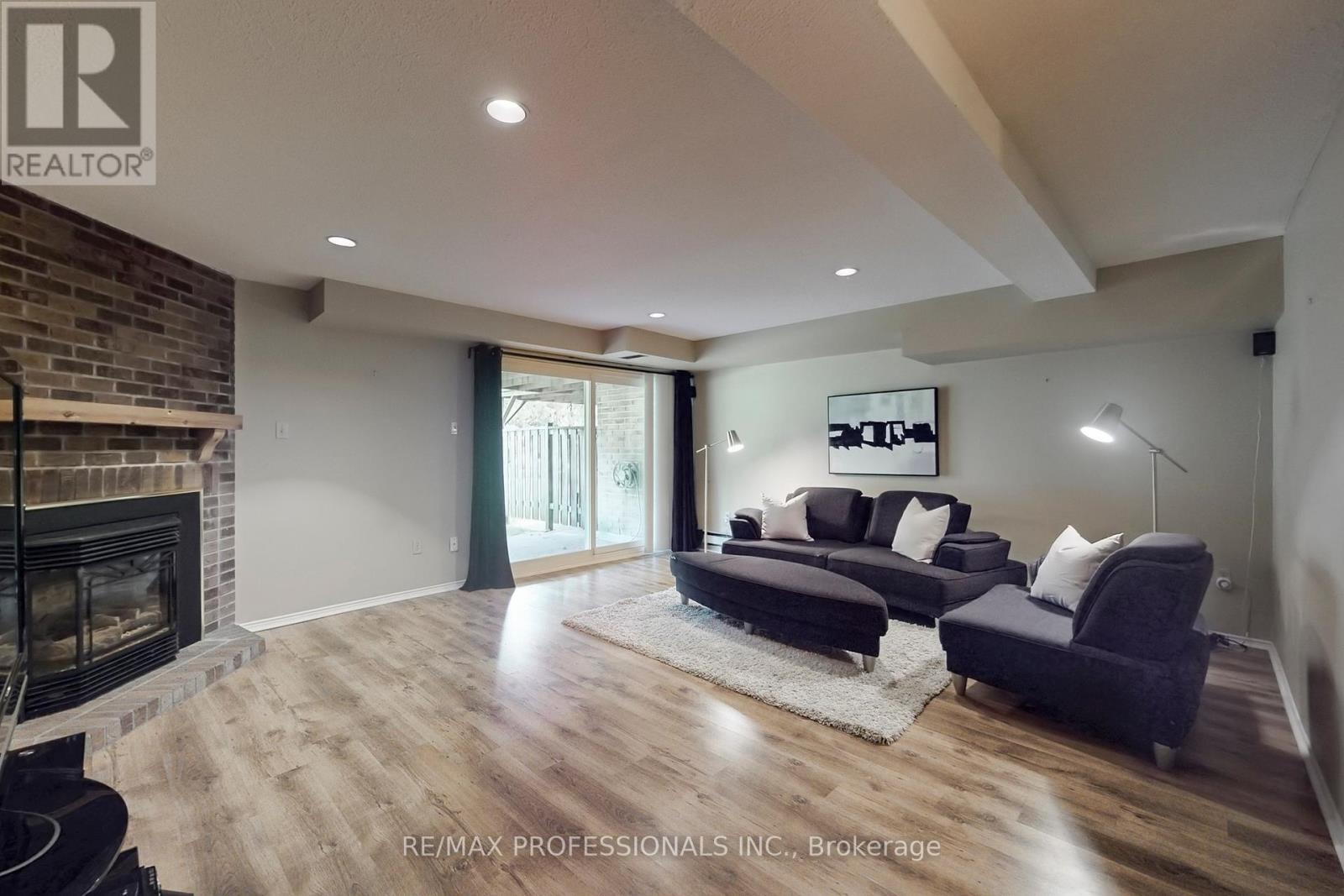 46 Tamarack Circle, Toronto, Ontario  M9P 3T9 - Photo 24 - W12460505
