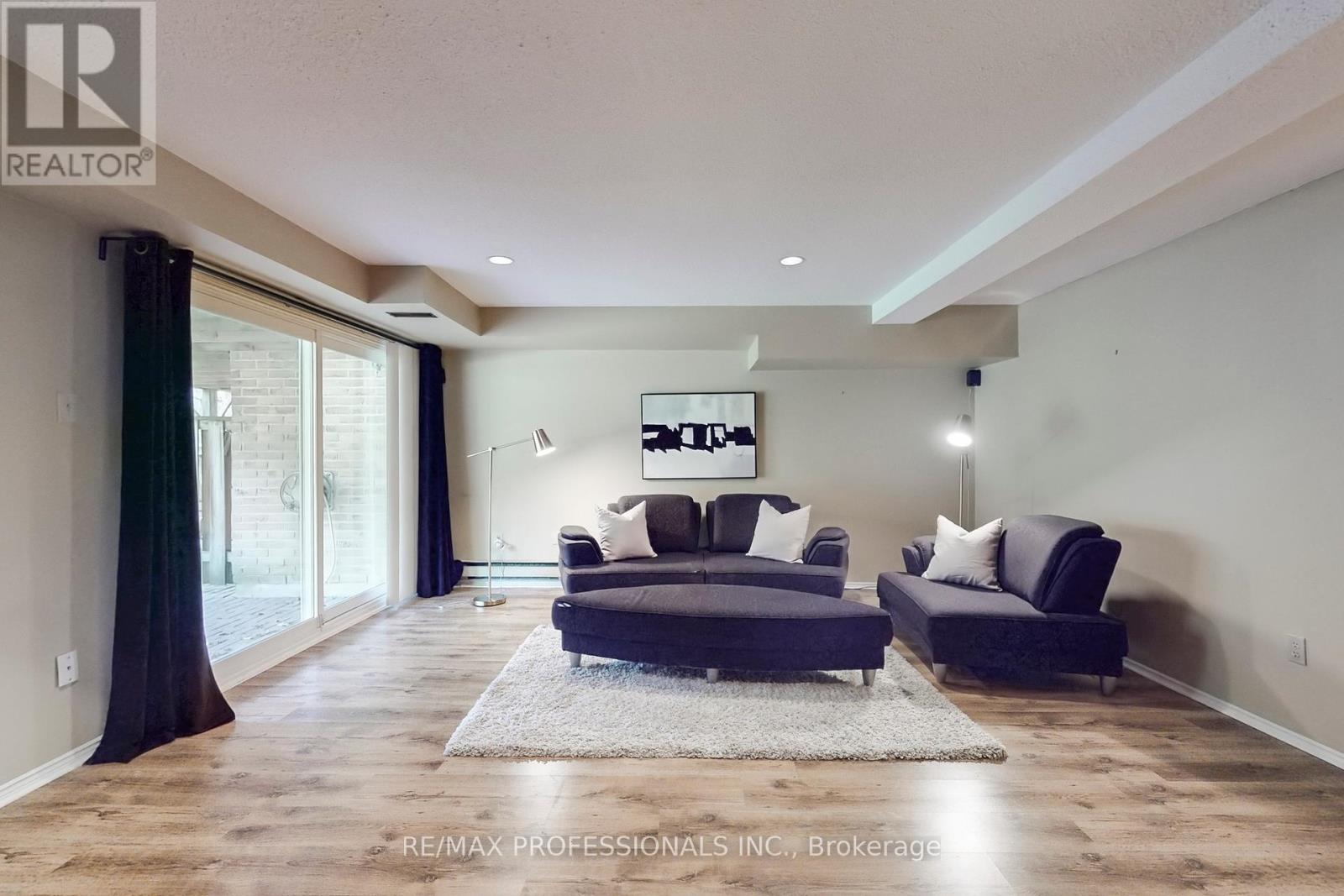 46 Tamarack Circle, Toronto, Ontario  M9P 3T9 - Photo 25 - W12460505