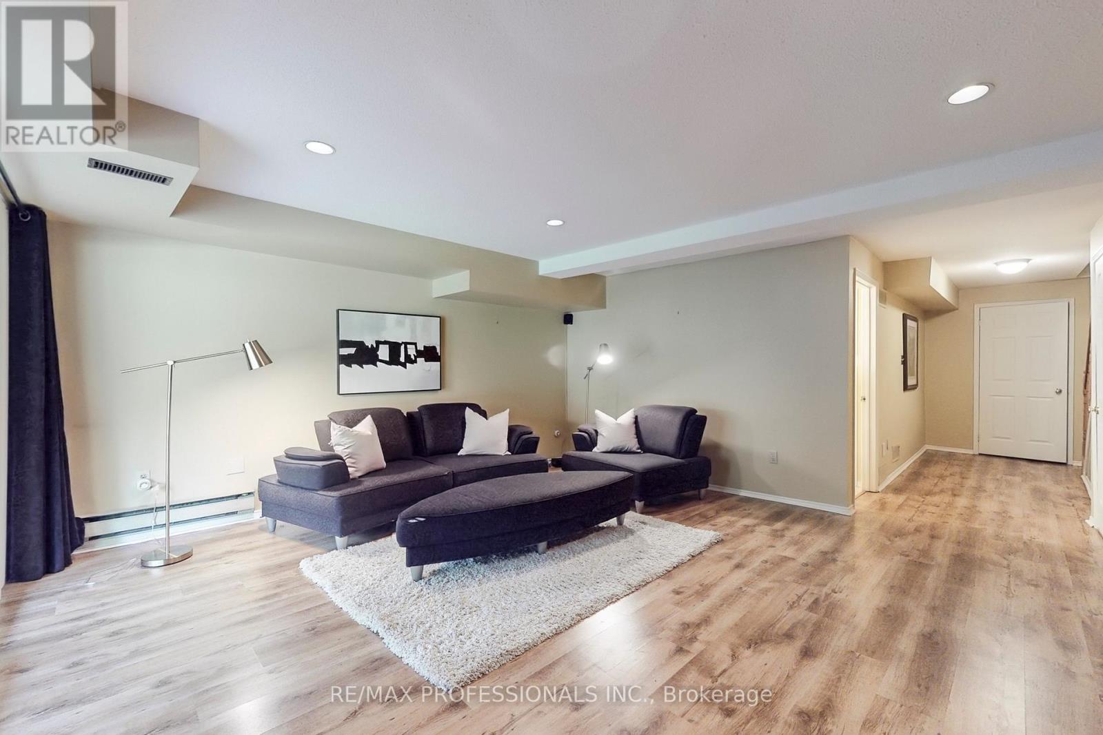 46 Tamarack Circle, Toronto, Ontario  M9P 3T9 - Photo 26 - W12460505
