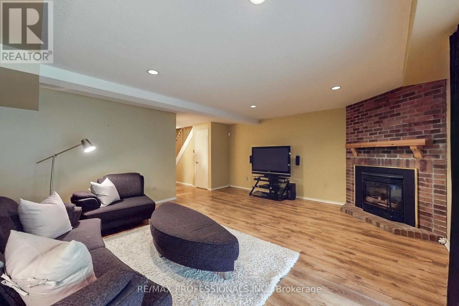 46 Tamarack Circle, Toronto, Ontario  M9P 3T9 - Photo 27 - W12460505