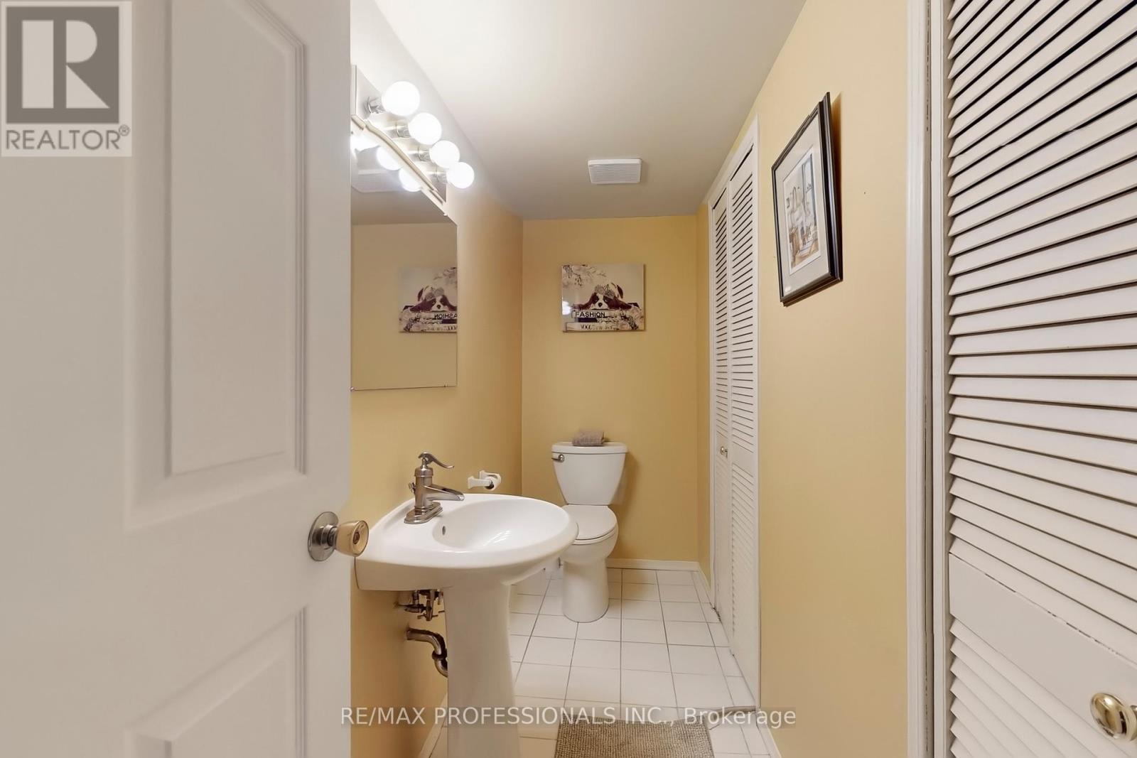 46 Tamarack Circle, Toronto, Ontario  M9P 3T9 - Photo 28 - W12460505