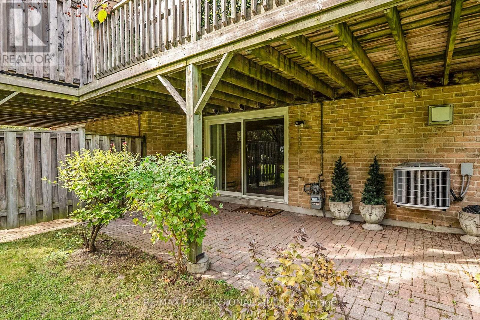 46 Tamarack Circle, Toronto, Ontario  M9P 3T9 - Photo 33 - W12460505