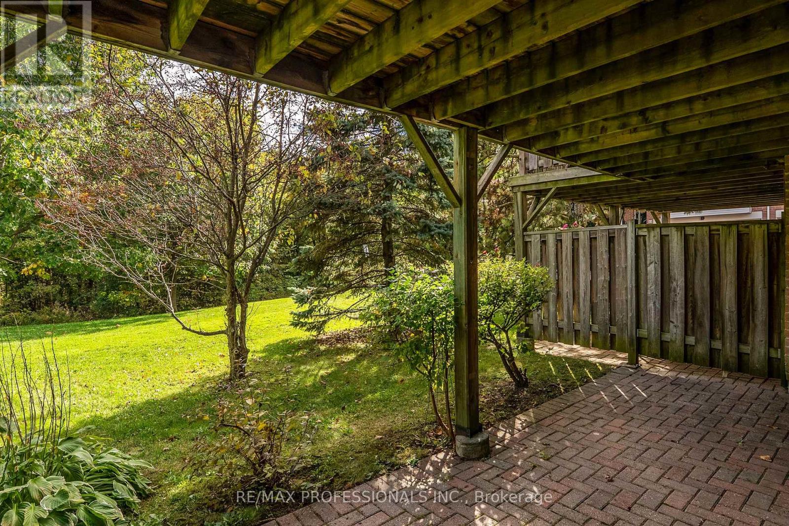 46 Tamarack Circle, Toronto, Ontario  M9P 3T9 - Photo 34 - W12460505